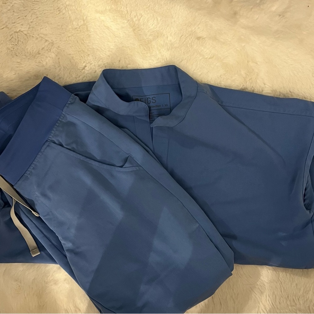 Figs scrubs set top and ZAMORA Jogger Scrub Petit Pants in blue